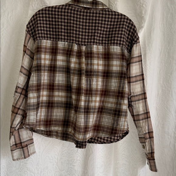American Eagle Cozy Cabin Cropped Flannel Shirt - Picture 4 of 4